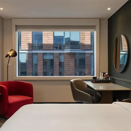 Radisson Red Hotel V&A Waterfront Cape Town-3